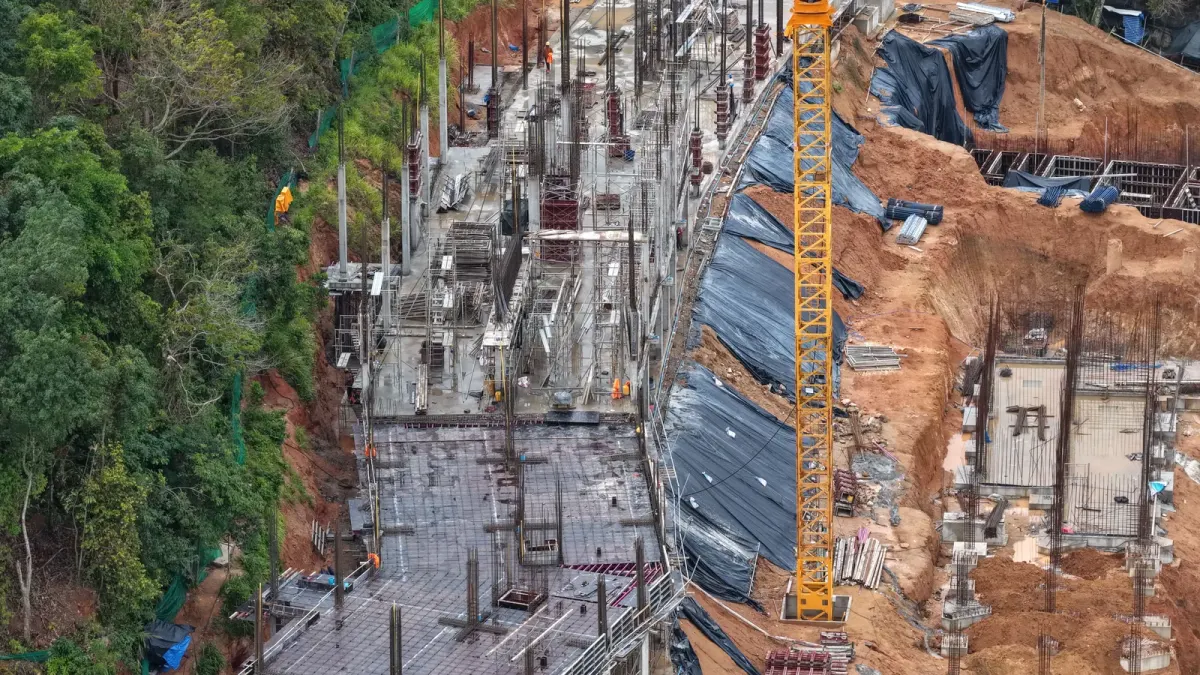 Construction columns on the second floor of Building A5 in Phuket, for residence buyers comparing Layan, Laguna and Bang Tao