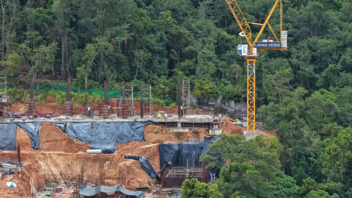 Construction progress on a multi‑storey residential building in Phuket, Thailand Construction progress on a multi‑storey residential building in Phuket, Thailand